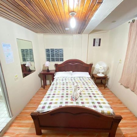 Historico Hostal Elizabeth 푸에르토아요라 외부 사진