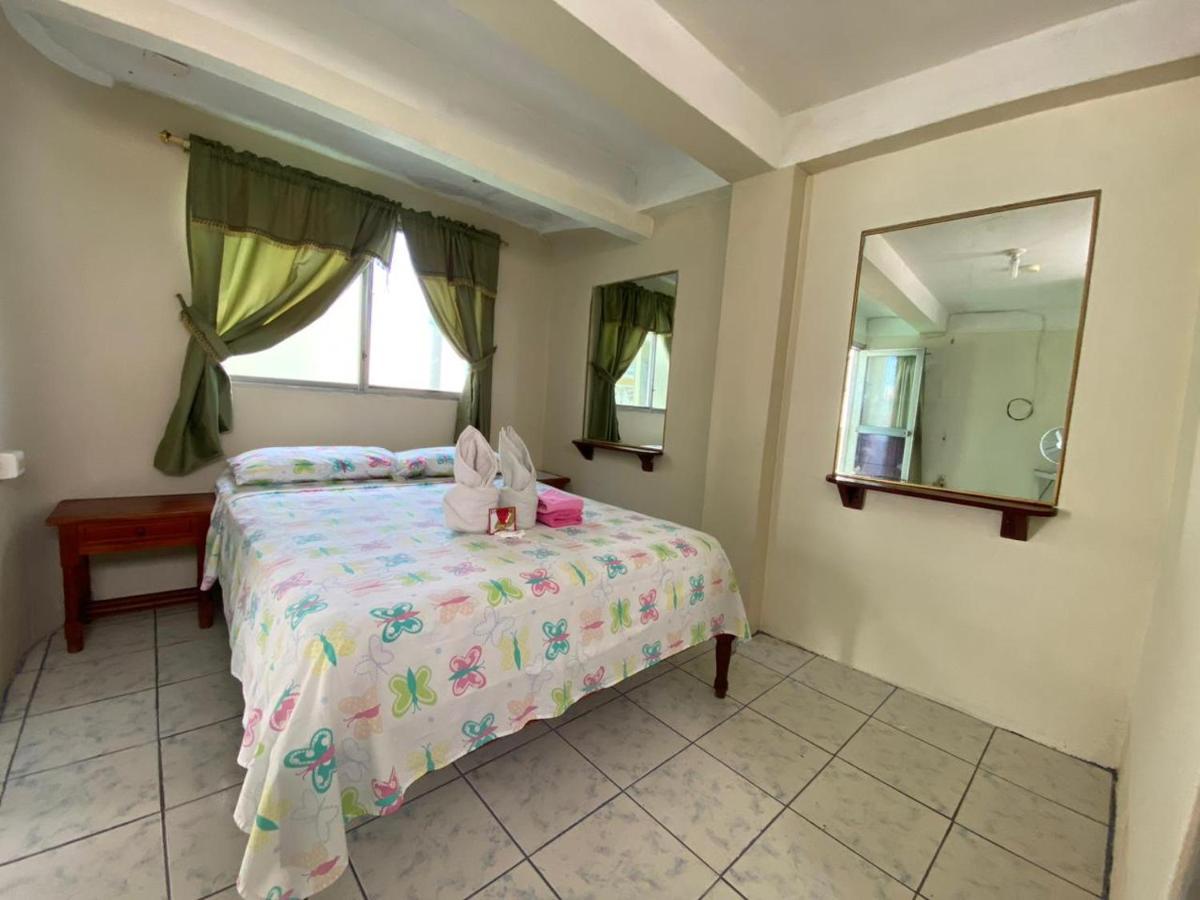 Historico Hostal Elizabeth 푸에르토아요라 외부 사진